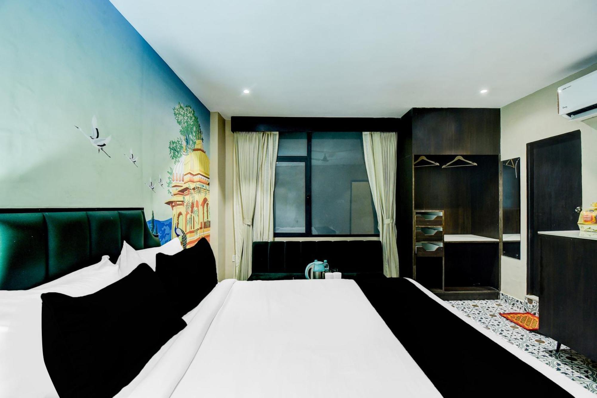 Raghuraj Palace Hotel 3*