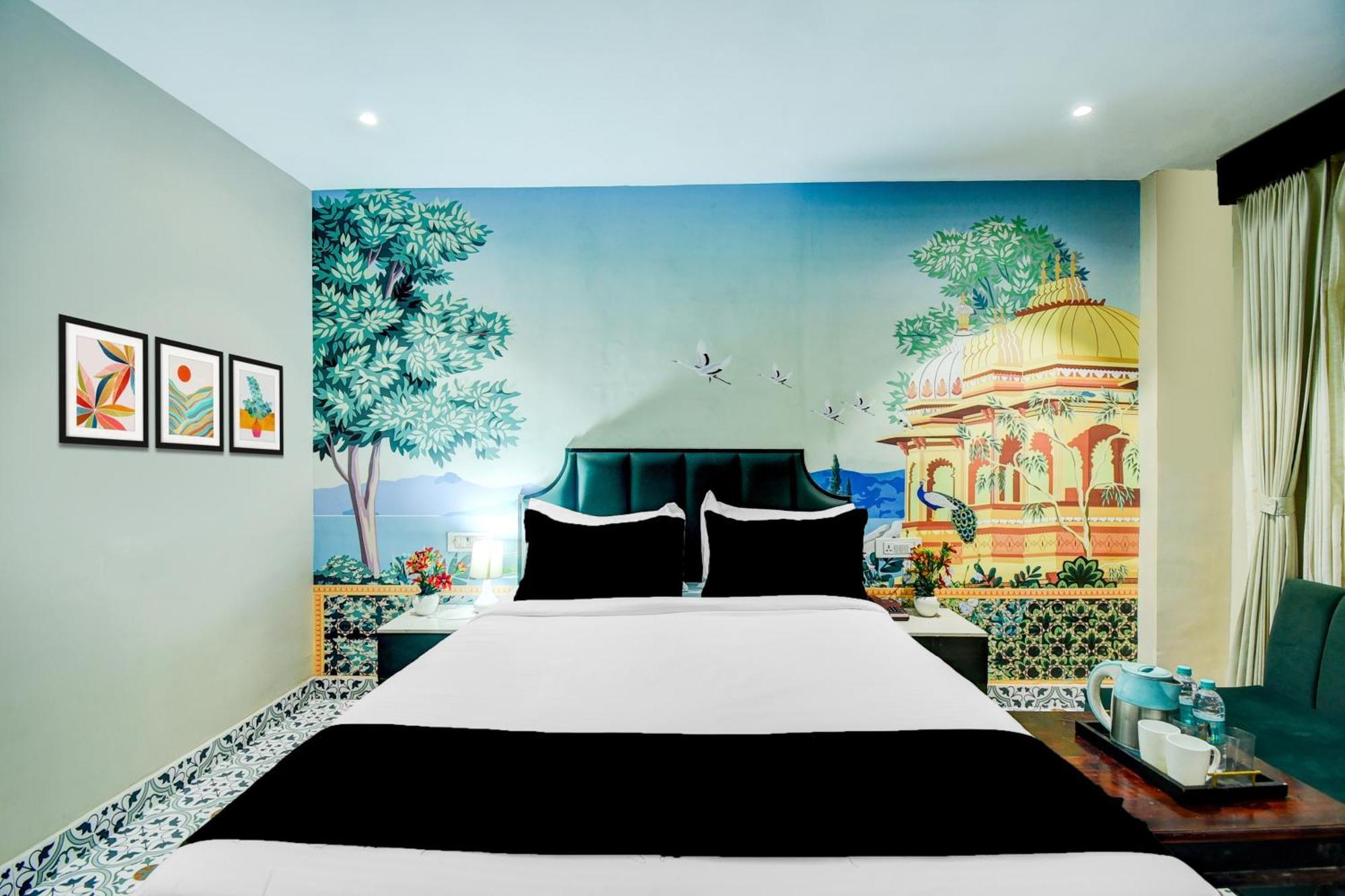 Raghuraj Palace 3*