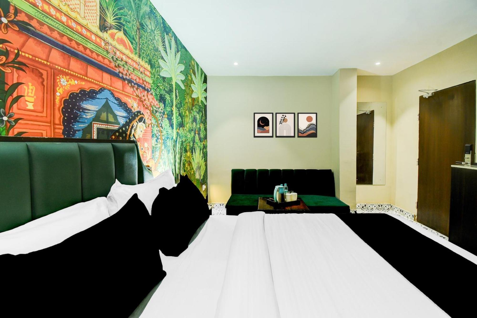 Raghuraj Palace 3*