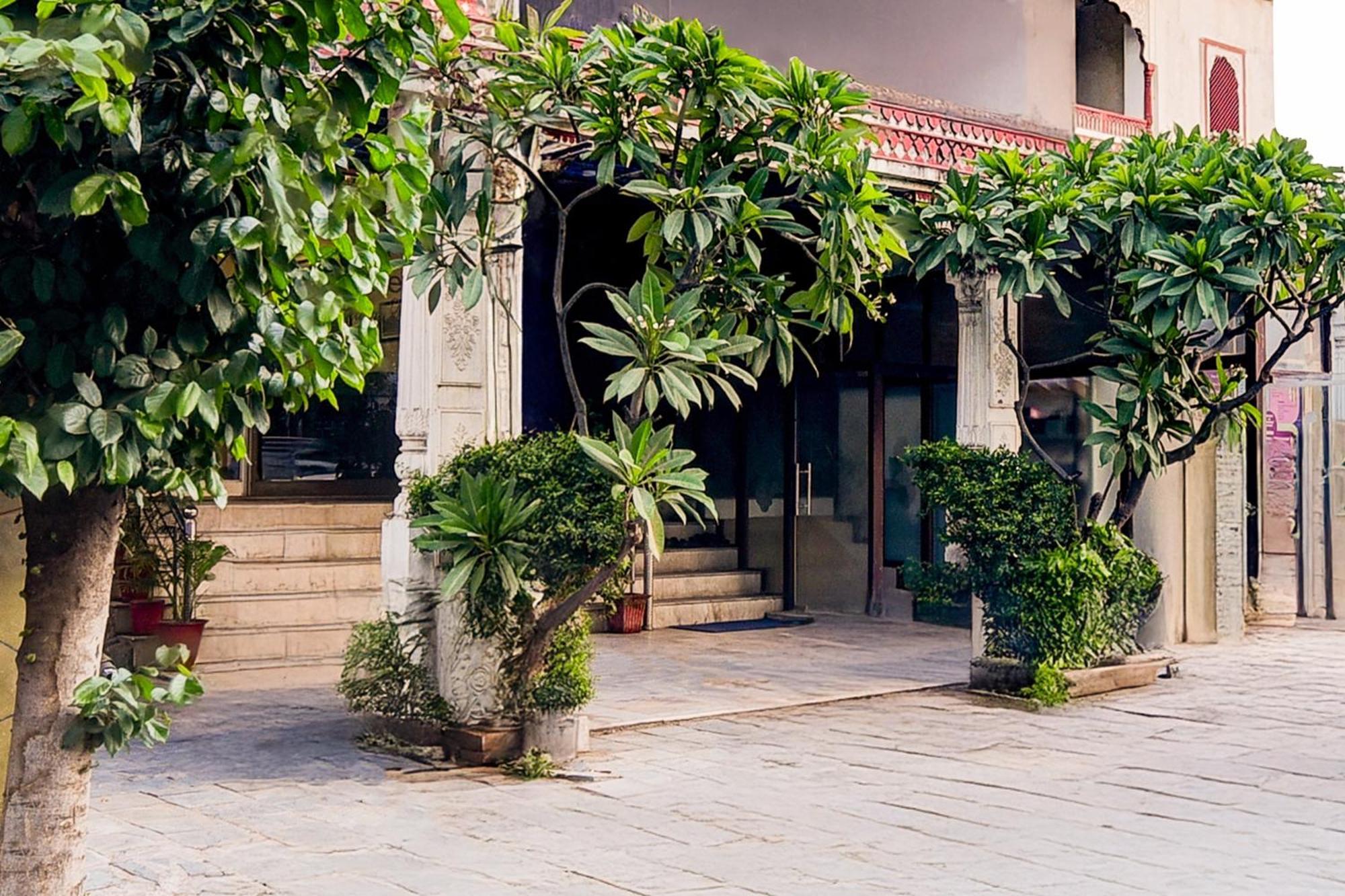 Raghuraj Palace Hotel
