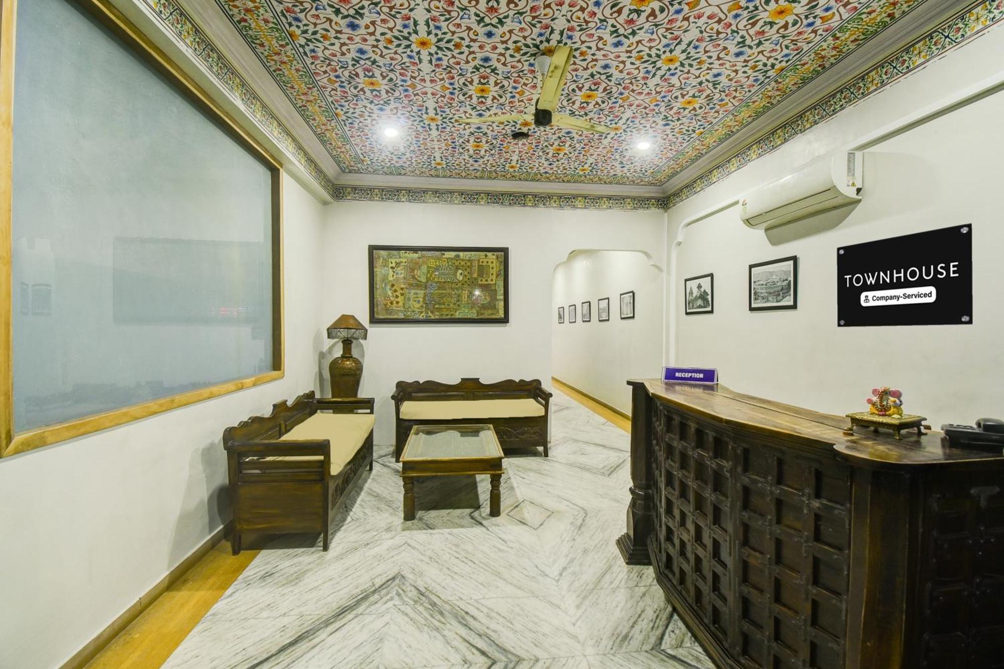 Raghuraj Palace 3*